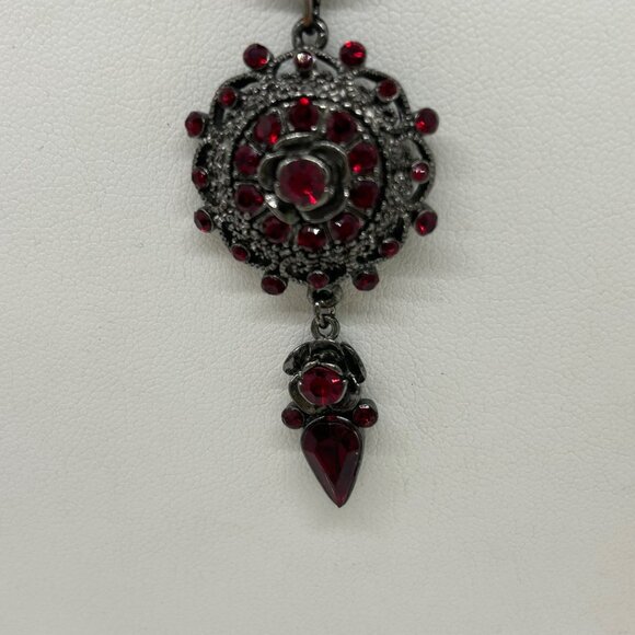 Vintage Vida Red Rhinestone Necklace Gothic Vampire Gun Metal Statement Pendant - Picture 4 of 11